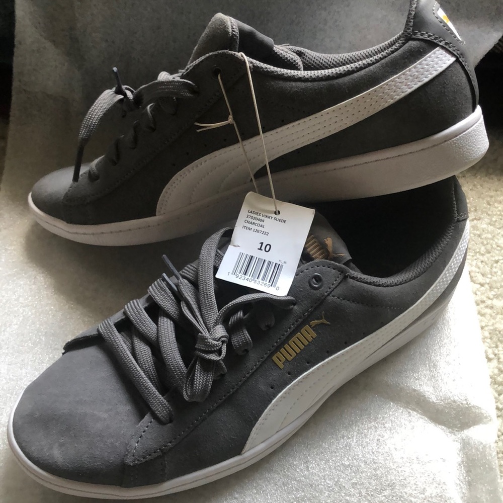 Exchange: NWT PUMA Ladies Vikky Suede Sneaker Gray